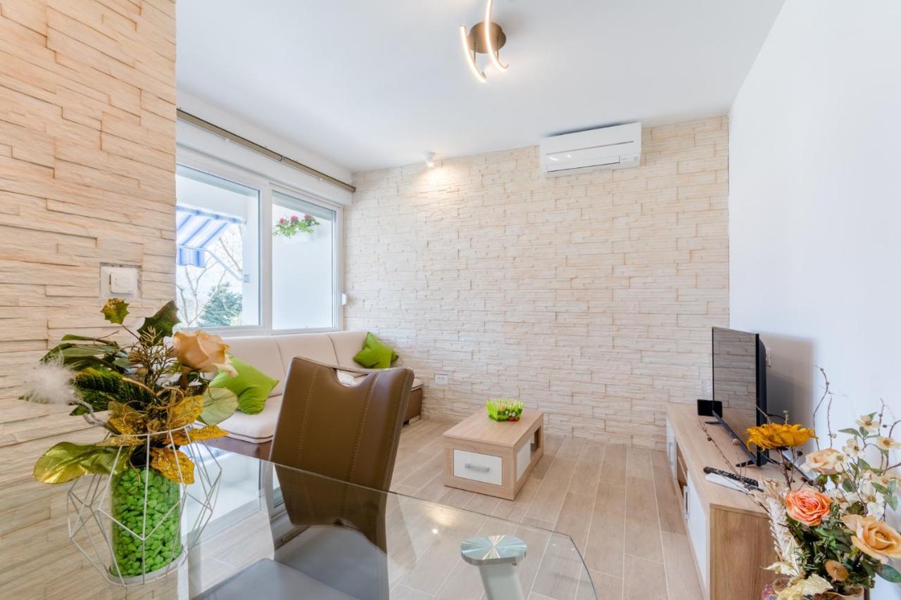Apartments Niro Split Exterior photo