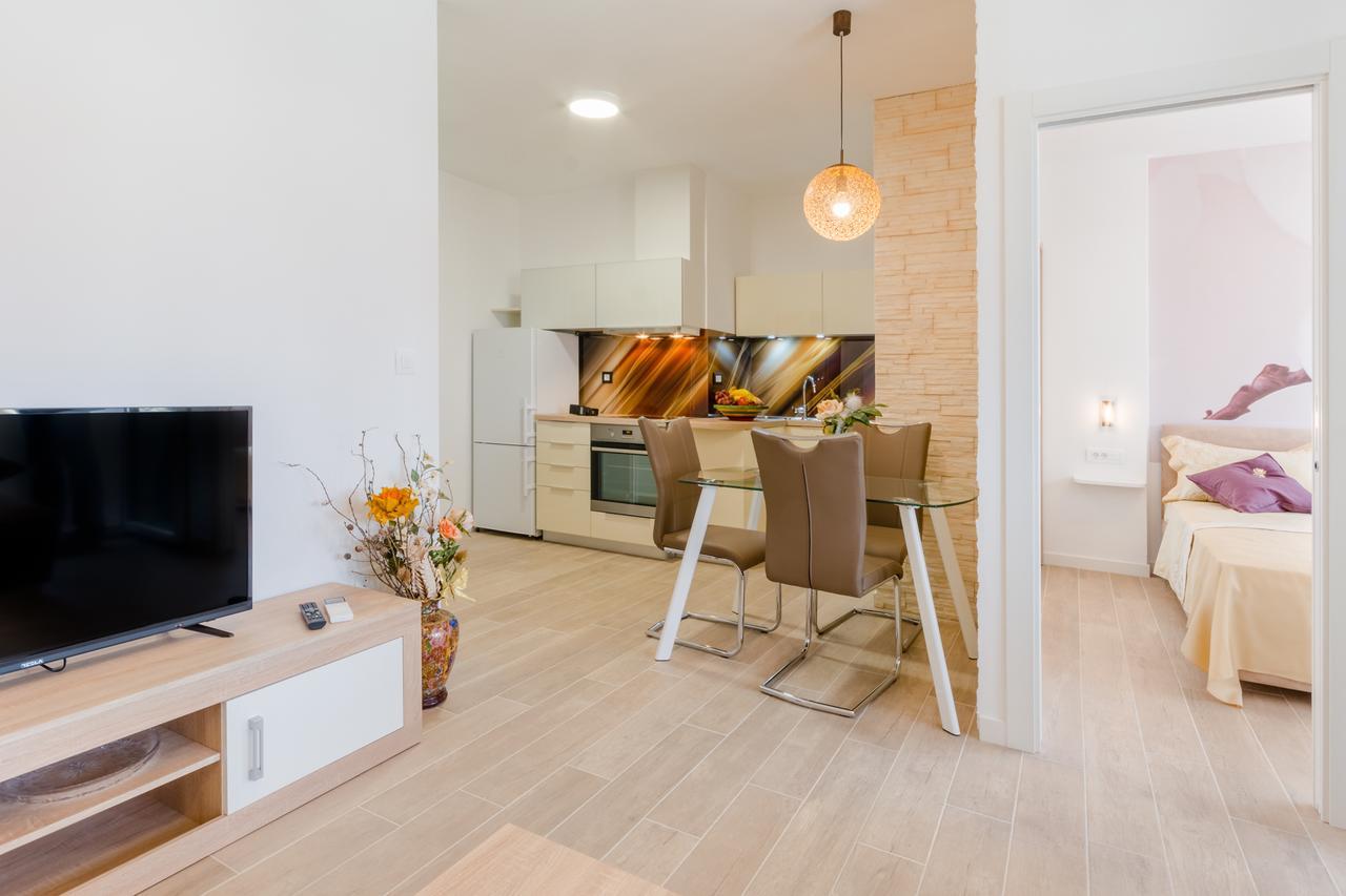 Apartments Niro Split Exterior photo